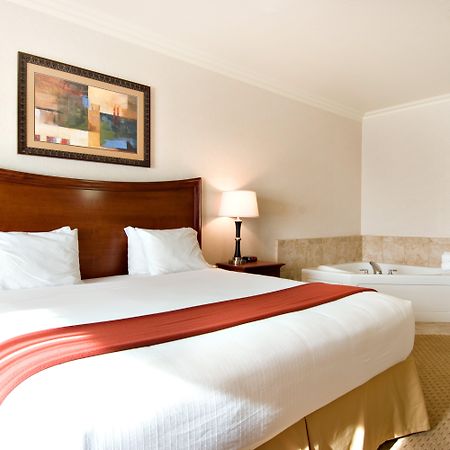 Holiday Inn Express And Suites Klamath Klamath Falls Exterior photo