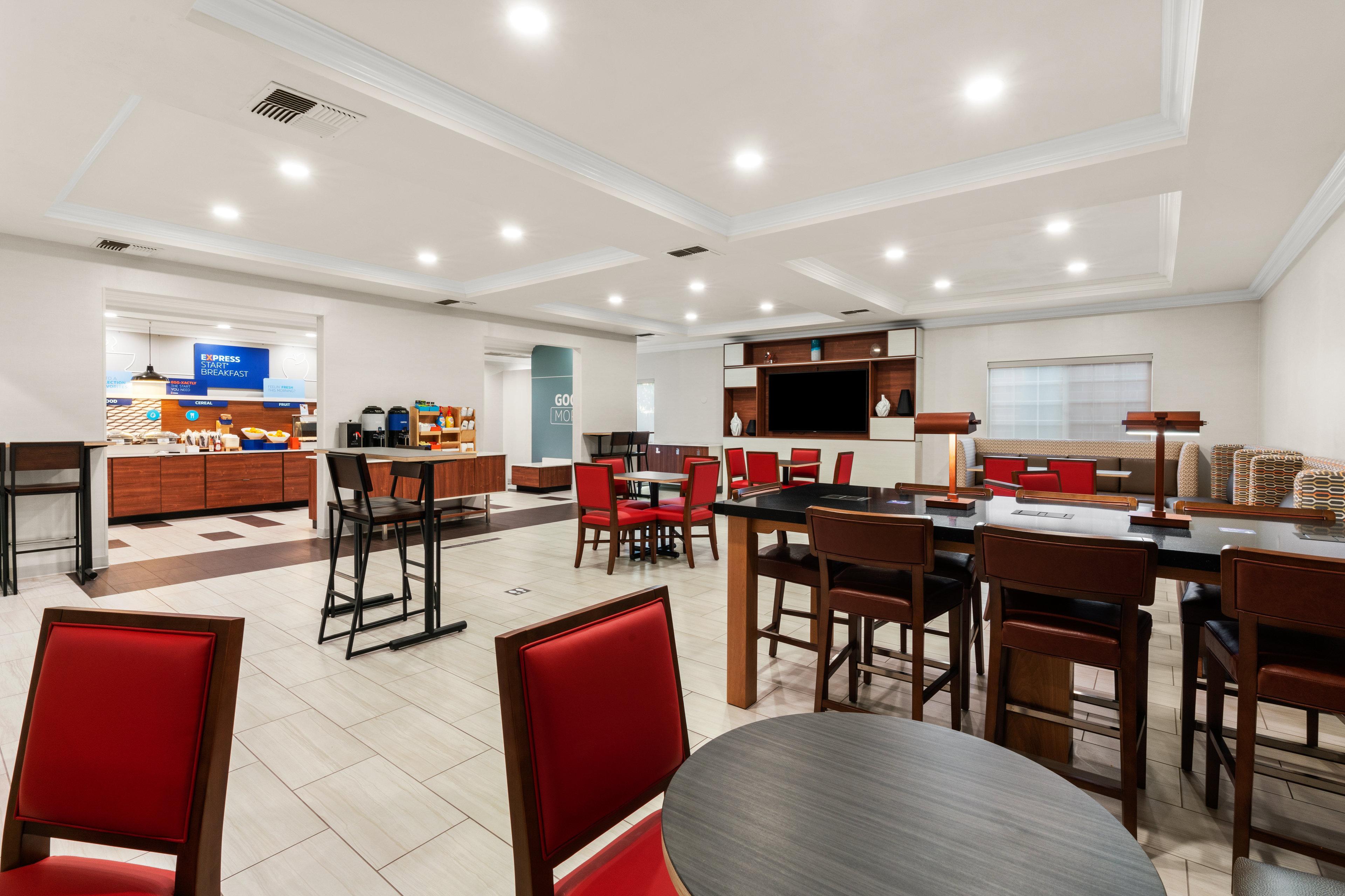 Holiday Inn Express And Suites Klamath Klamath Falls Exterior photo
