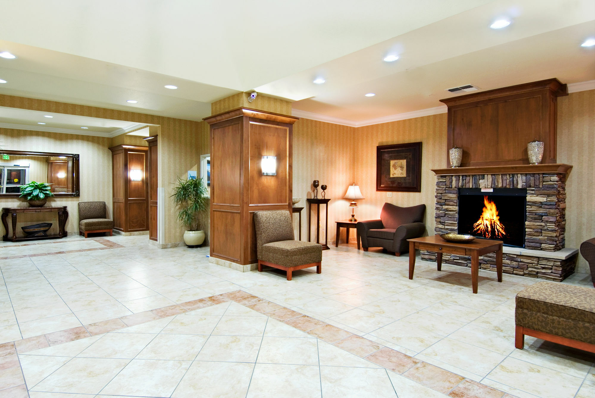 Holiday Inn Express And Suites Klamath Klamath Falls Exterior photo